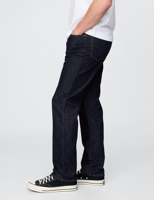 بنطال جينز بقصة مستقيمة وتقنية GapFlex