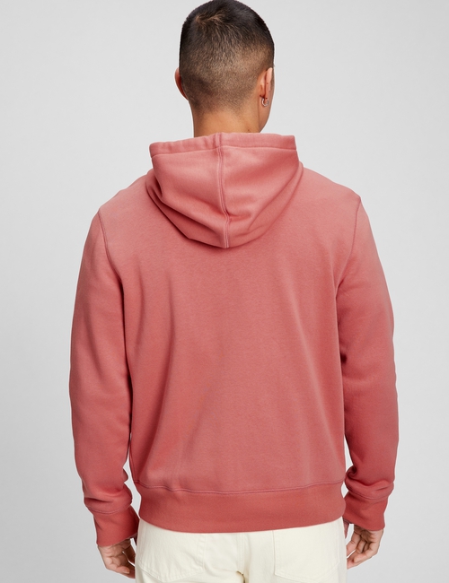 كنزة بغطاء رأس وسحّاب وشعار جاب