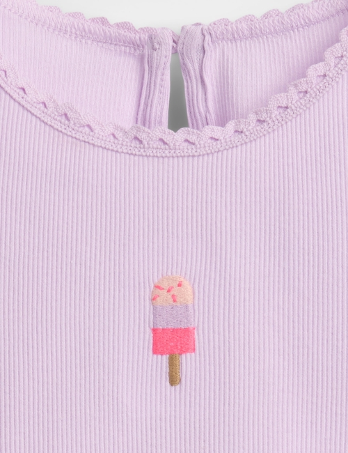 SS EMB SCALLOP TRIM TEE - APRIL