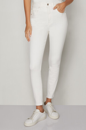 بنطال جينز بنمط لغينغز بخصر مرتفع مناسب لجميع أشكال الجسم وتقنية واش ويل