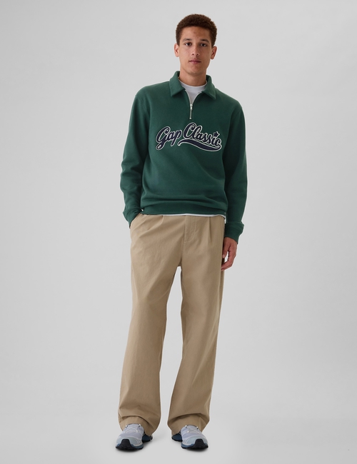 كنزة ناعمة بشعار جاب ولون باهت