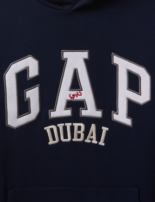 كنزة بغطاء رأس فضفاضة بشعار جاب وDubai