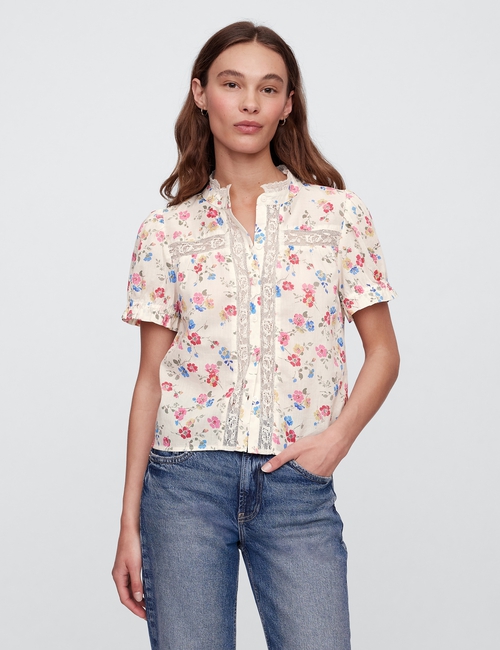 بلوزة بقصة فضفاضة وأكمام منفوخة مزينة بالدانتيل