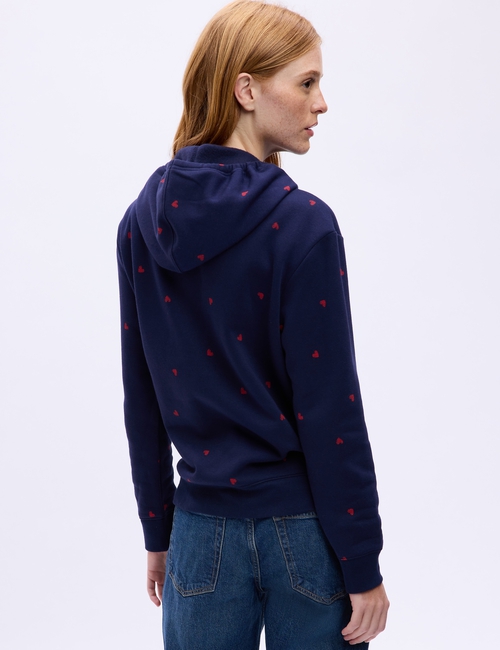 كنزة بغطاء رأس وشعار جاب