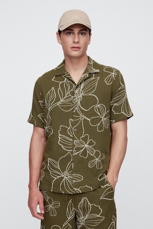 Gauze Vacay Shirt in Standard Fit