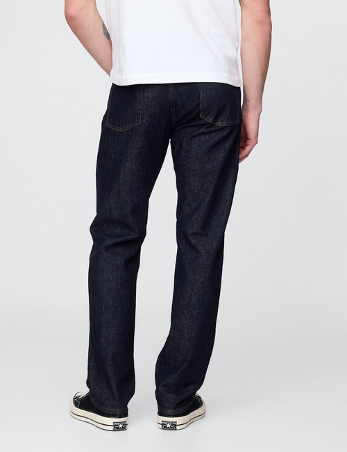 بنطال جينز بقصة مستقيمة وتقنية GapFlex