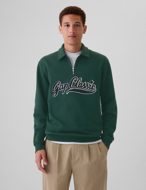 كنزة ناعمة بشعار جاب ولون باهت