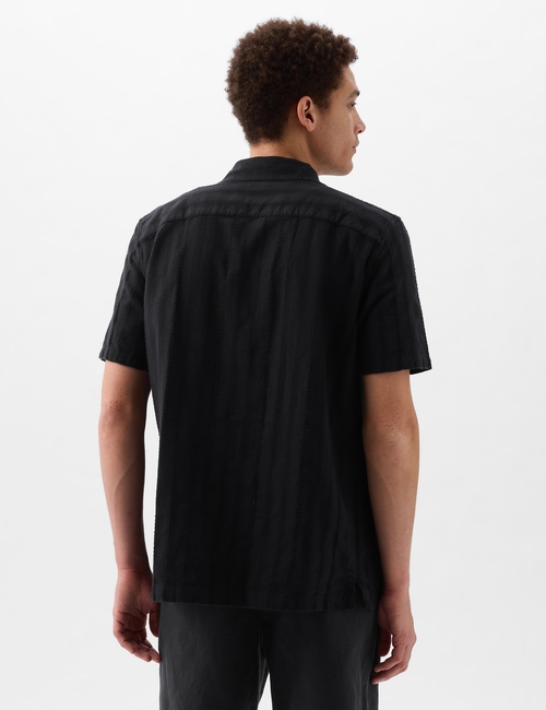 قميص بخطوط وملمس بارز