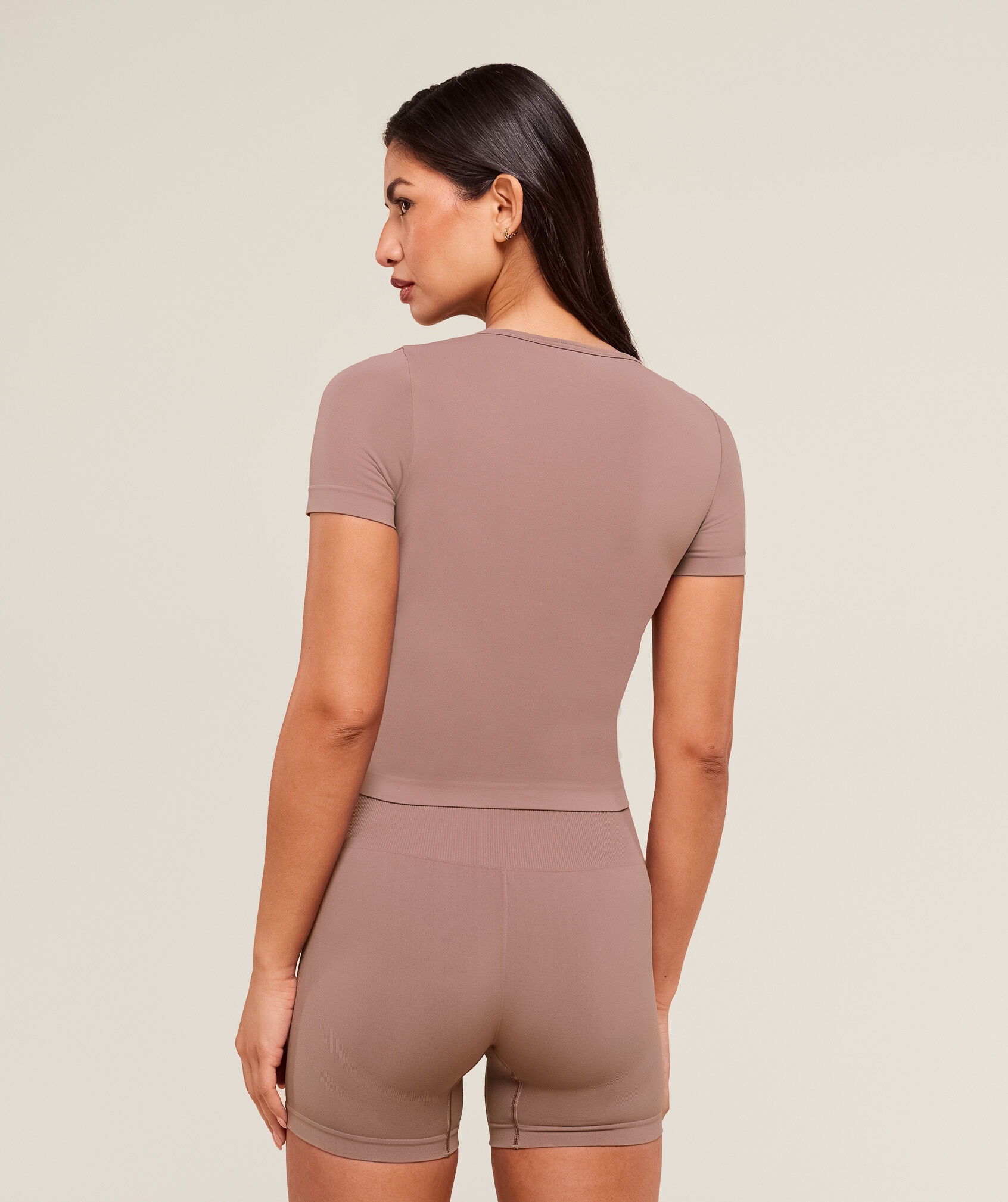 Everyday Seamless Tight Fit Crew Neck Tee
