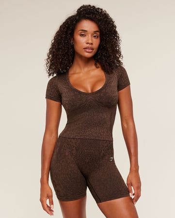 بلوزة أدابت بأكمام قصيرة ونقشة جلد فهد