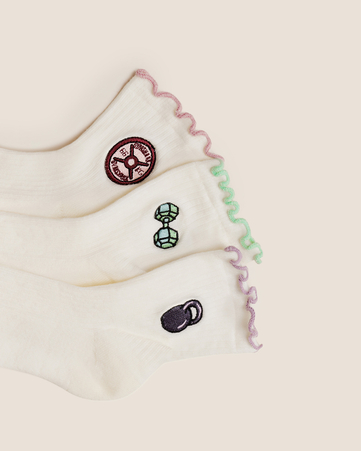 طقم جوارب متوسطة الطول بكشكش ونقشة أوزان جي اف اكس، 3 أزواج