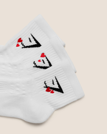 طقم جوارب متوسطة الطول بنقشات قلب غرافيكية وشعار الماركة، 3 أزواج