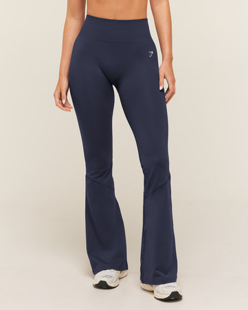 Everyday Seamless Flared Leggings