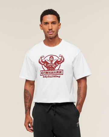 تيشيرت بقصة فضفاضة ونقشة بودي بيلدينج غرافيكية