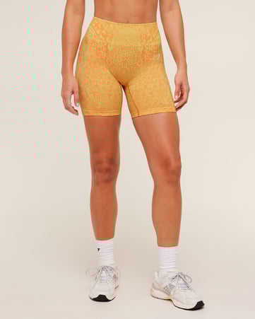 شورت أدابت بنقشة جلد فهد