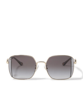 نظارة شمسية مزينة بتفاصيل شعار الماركة بإطار مربع كبير معدن