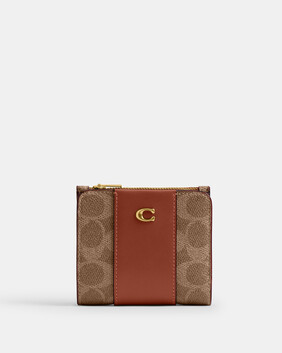 محفظة إيسنشال بتصميم رفيع ثنائي الطي قماش قنب مغلف بشعار الماركة