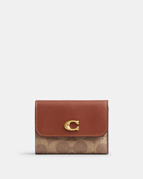 محفظة إيسنشال بحافظة بطاقات قماش قنب محفور بشعار الماركة